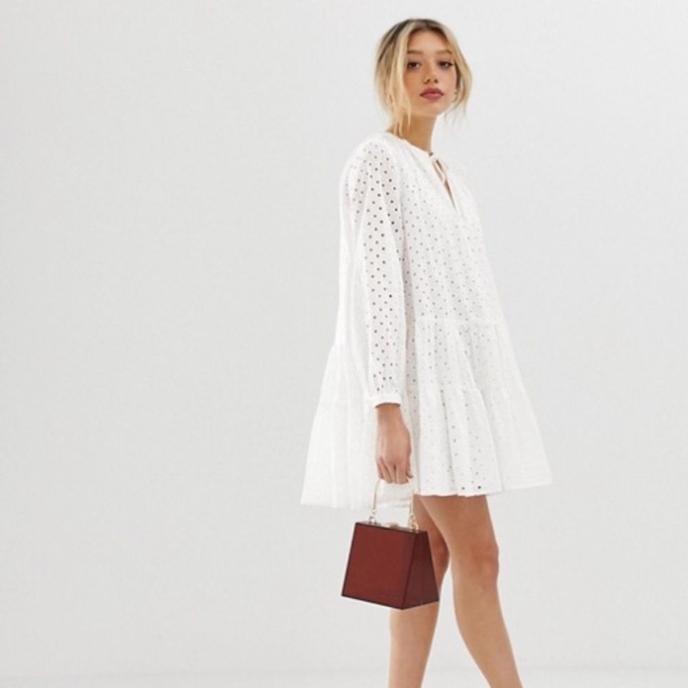 **NEW WITH TAGS** ASOS White Eyelet Shift Dress 🌻